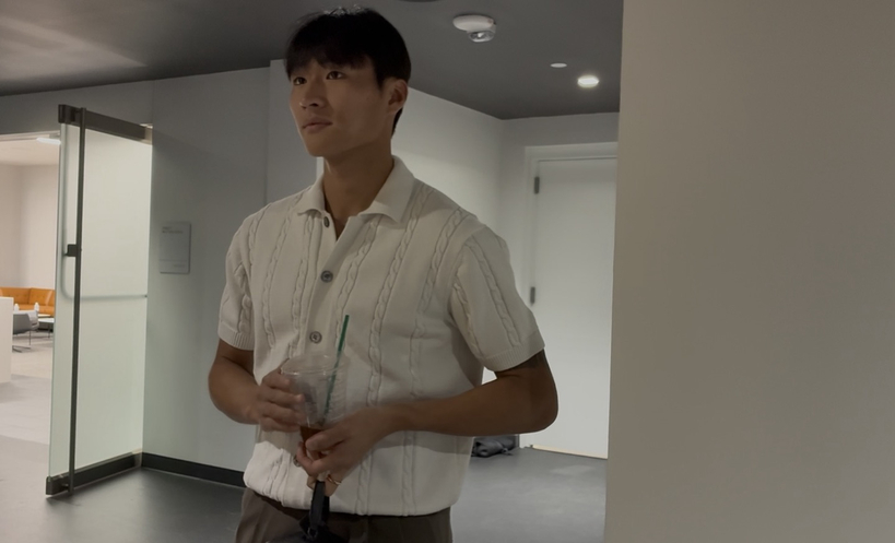 경기 후 취재진과 만난 정상빈 선수가 출전 소회를 밝히고 있다.