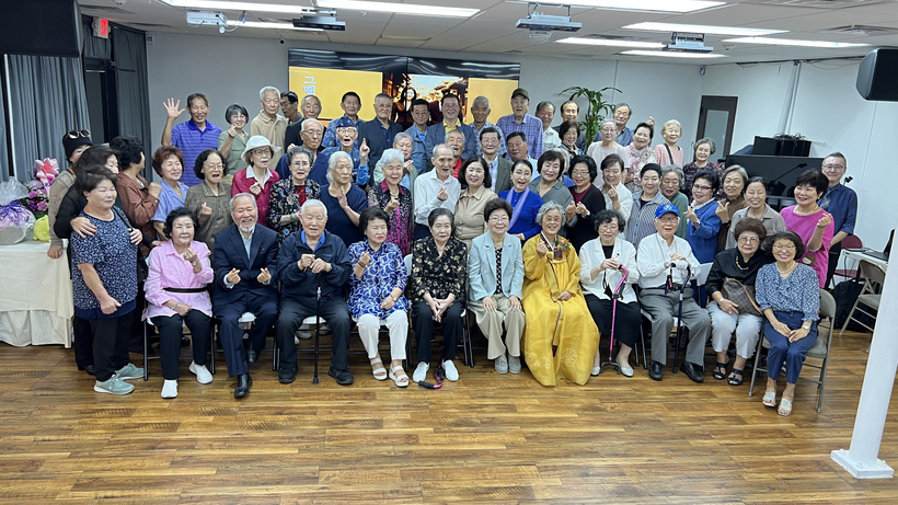 달라스 한국노인회의 9월 월례회가 지난달 20일, 이명재 이사장의 배우자인 이순자 회원의 팔순 잔치를 겸해 달라스 한인문화센터 아트홀에서 열렸다.