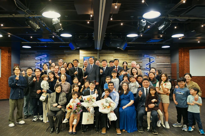 더크로스교회 교인들을 단순한 구성원이 아닌, 피를 나눈 가족처럼 지낸다.