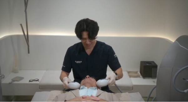 Eugene Levy Experiences Korean Lifting Treatment on Apple TV+’s The Reluctant Traveler