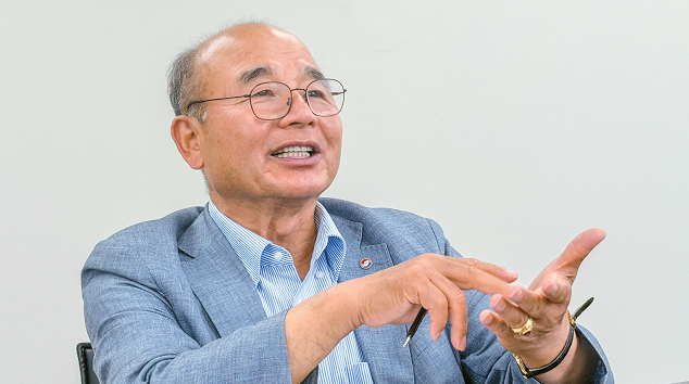 정승조 전 합참의장이 본지 기자와 인터뷰를 하고 있다. 김상진 기자 