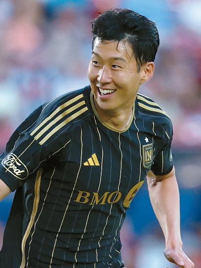손흥민 선수가 지난달 BMO스타디움에서 열린 레알 솔트레이크와의 경기에서 골을 넣고 기뻐하고 있다. [로이터]