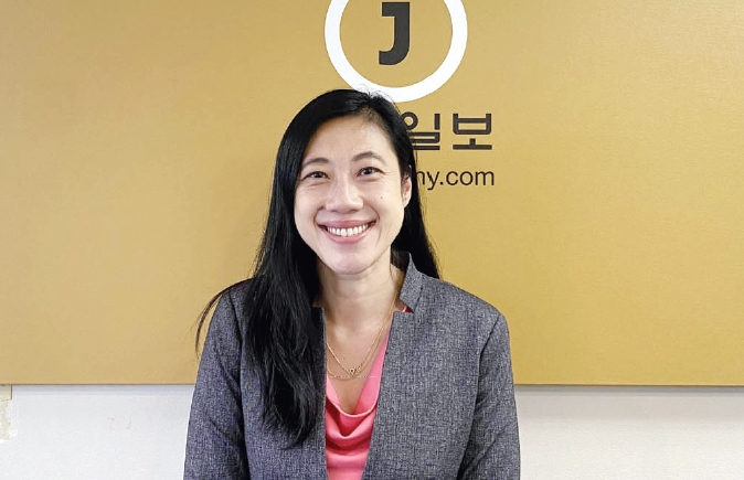 20선거구 뉴욕시의원 3선에 도전하는 샌드라 황 후보가 28일 뉴욕중앙일보를 방문해 한인 유권자들의 지지를 호소했다.