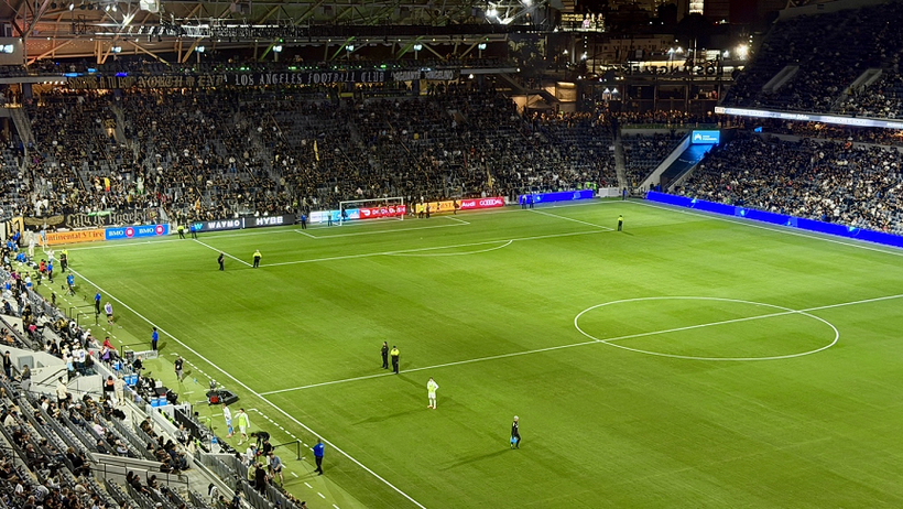 다저스는 졌다. 그러나 손흥민이 대신 LA의 승리를 위해 나섰다. 전반전을 마친 양 팀은 잠시 라커룸으로 향했다.