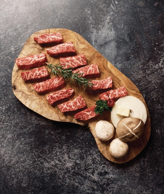  조선갈비는 엑셀 프라임 등급을 고수하며 명품 바비큐만의 깊은 풍미를 이어오고 있다. 