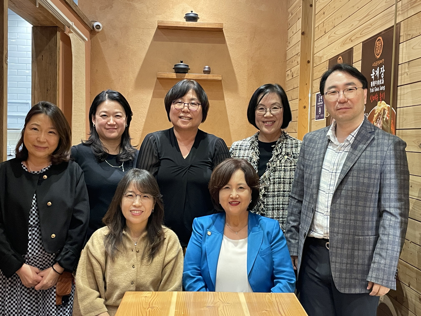 (앞줄 왼쪽부터) 박민재 동북부협의회 회장, 권예순 NAKS 총회장. (뒷줄 왼쪽부터) 김수진 동북부 수석 부회장, 유기선 선출이사, 설지안 NAKS편집장, 김혜성 NAKS 부회장, 이정찬 선출이사.