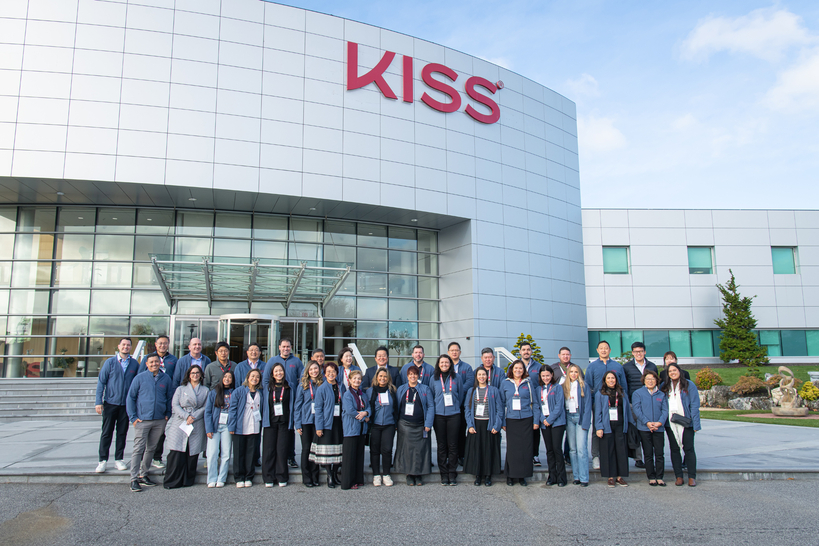 키스뷰티그룹이 브라질의 대표적인 뷰티 인플루언서 브루나 타바레스와 30여 명의 파트너사 관계자들을 초청해 미래 발전을 협의하는 등 브라질 시장 공략에 적극 나서고 있다. [사진 키스뷰티그룹]