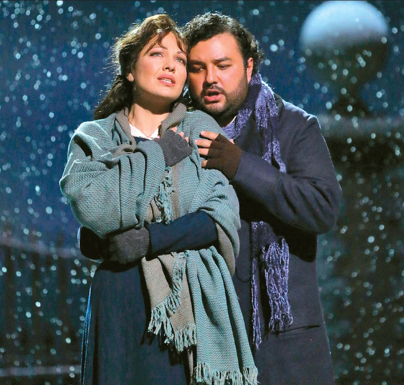 푸치니의 ‘라보엠’은 파리의 다락방과 카페, 루프톱을 배경으로 젊은 예술가들의 열정과 사랑과 열정, 상실을 그린 작품이다. [LA오페라 제공]