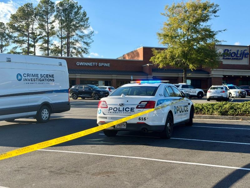 한 여성이 총격을 받고 숨진 사건 둘루스 쇼핑센터 현장. [귀넷경찰 제공]