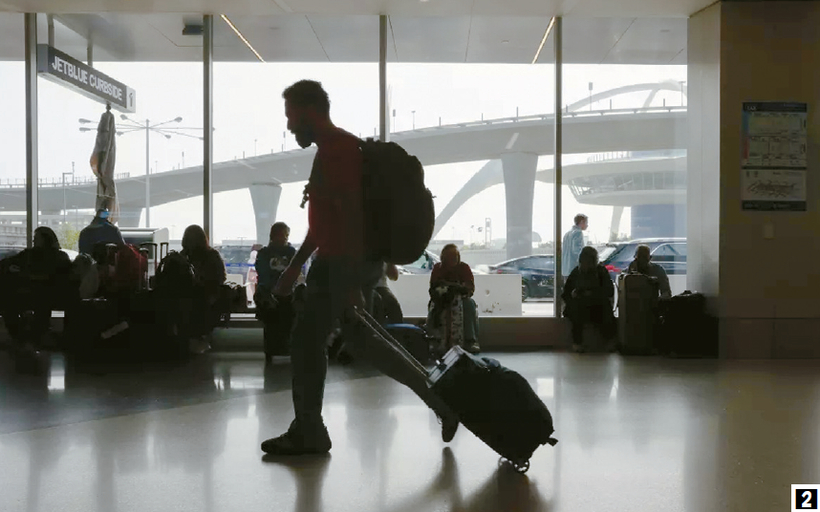 연방정부 셧다운이 장기화되고 있는 가운데, 지난 2일 LA공항은 평균 1시간씩 운항 지연 사태가 발생했다. [줄리아나 야마다 / LA타임스]