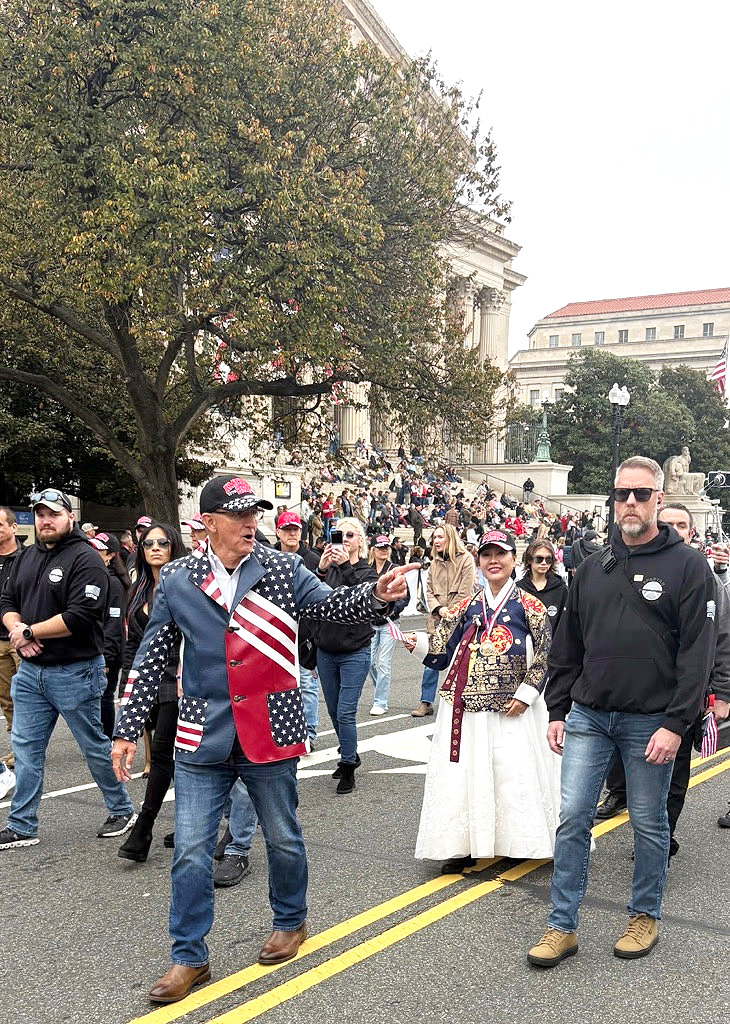 재향군인 퍼레이드가 9일 워싱턴DC 중심가에서 진행되고 있다.