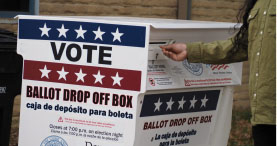 11월 4일 덴버 전역 투표소에서 유권자들이 지역 투표에 참여했다. 