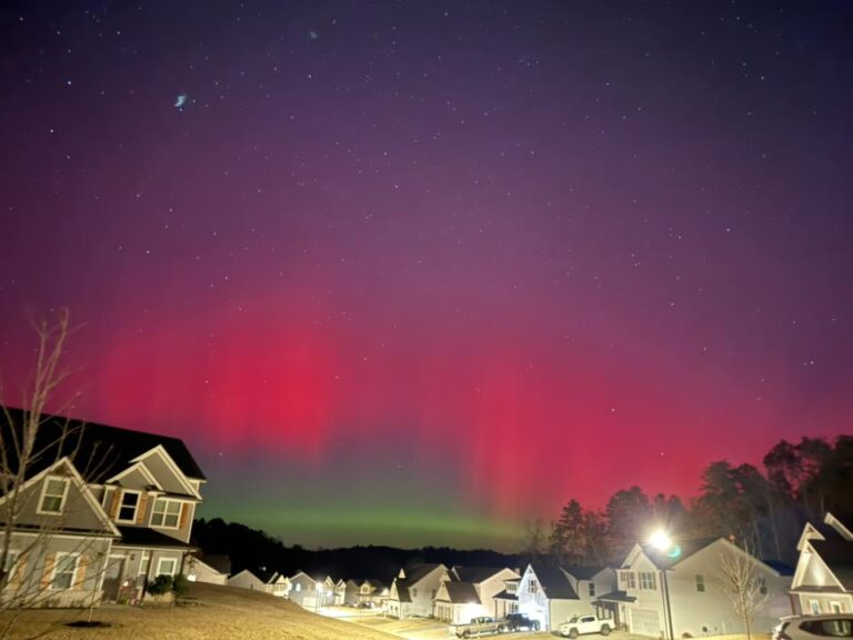 해버샴 카운티에서 장노출로 찍은 오로라 컷. 