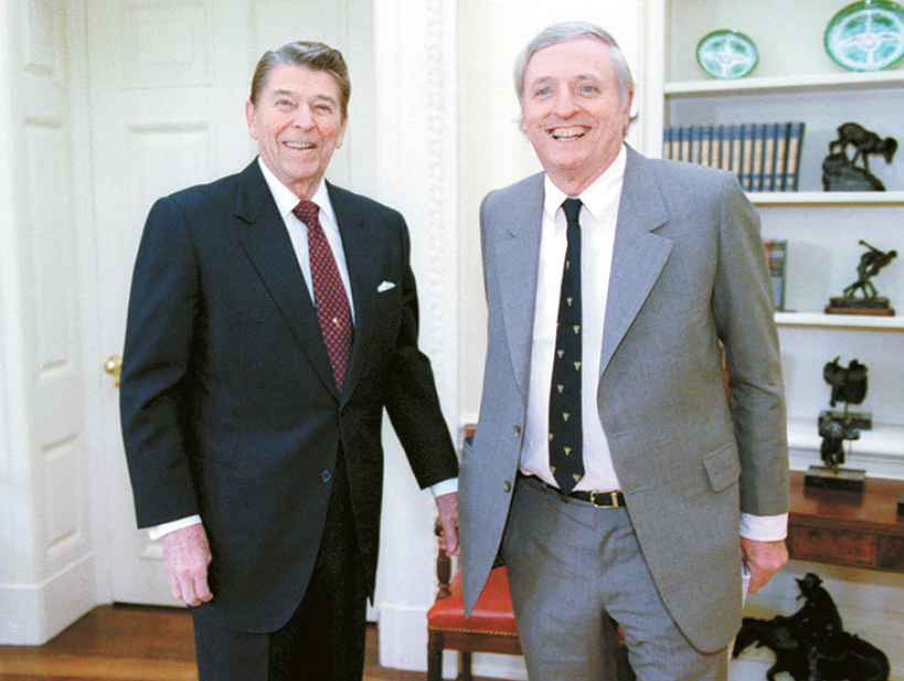 로널드 레이건이 대통령에 취임한 1981년 무렵 윌리엄 버클리(오른쪽)를 백악관으로 초청해 환대해주고 있다. [사진 내셔널 아카이브]