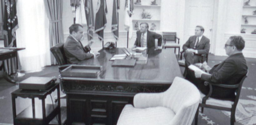 미국 외교를 좌지우지했던 헨리 키신저와 절친했던 윌리엄 버클리는 닉슨 행정부 시절 백악관에 수시로 드나들며 다양한 의견을 개진했다. 왼쪽부터 리처드 닉슨 대통령, 윌리엄 버클리, 프랭크 셰익스피어 커뮤니케이션 보좌관, 헨리 키신저 안보보좌관. [사진 닉슨 파운데이션]