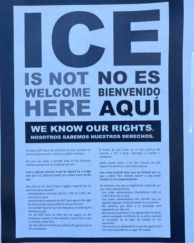  슈퍼G마트 파인빌 지점 입구에 붙은 ICE 이민단속 비협조 방침 안내문.
