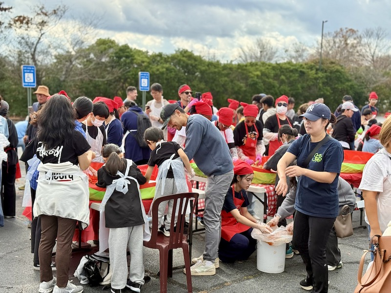 어린 아이들의 참여가 눈에 띄었다.