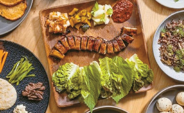 한식당 이차가 선보인 한국식 보쌈 세트