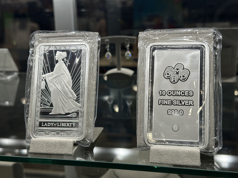 코스트코에서 판매 중인 10온스 실버바. 박낙희 기자