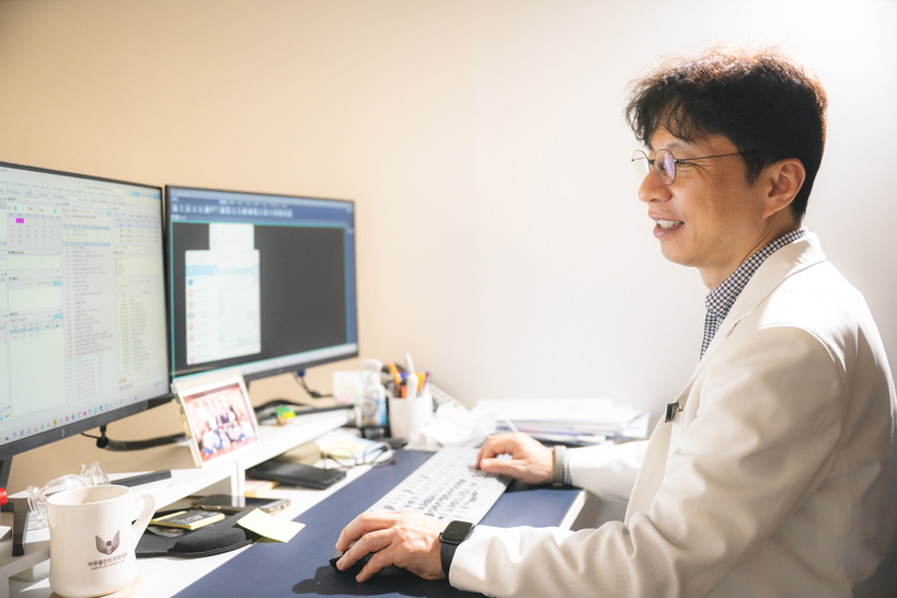 업무 중인 이루탄메디케어의원 박광일 대표원장. [메디컬아시아운영위원회]