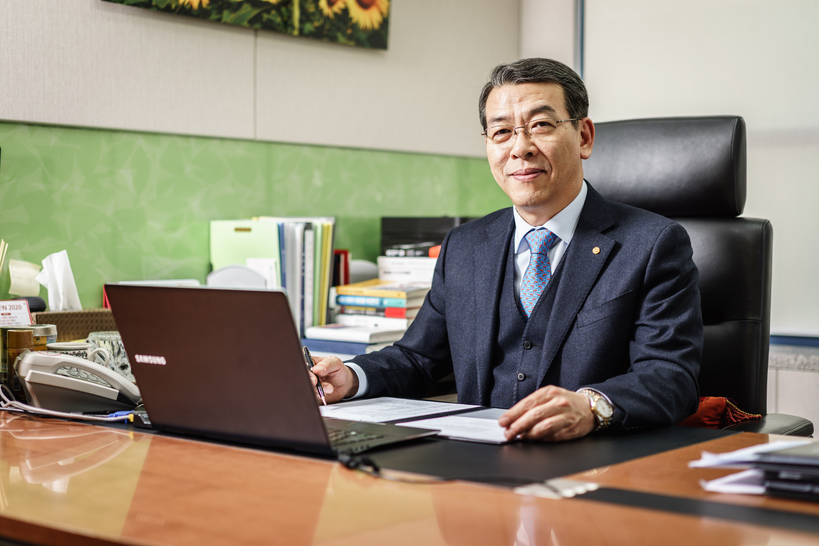 업무 중인 씨젠의료재단 천종기 이사장. [메디컬아시아운영위원회]