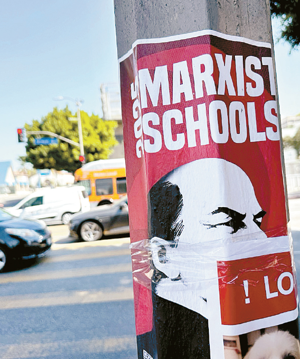 지난 10월 초 LA 한인타운 일대에 일제히 나붙은 마르크스 스쿨의 선전 포스터. 김상진 기자