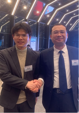 [Gao Qiang, Director of the Weifang Municipal Bureau of Culture and Tourism, takes a group photo with representatives of Shandong Cultural and Tourism in South Korea]