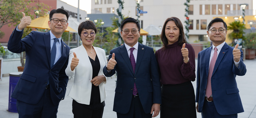 48대 OC한인상공회의소 임원들. 왼쪽부터 리키 최 부회장, 지나 김 수석 부회장, 이중열 회장, 유니스 권 부회장, 황현준 부회장. [상의 제공] 