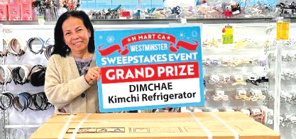 경품 대상인 김치냉장고 당첨자 린 트룽씨. [H마트 제공]