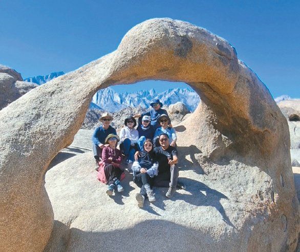 독특한 바위 지형 덕에 수많은 영화 촬영지로 활용되어 온 론파인 인근 앨라배마 힐스.