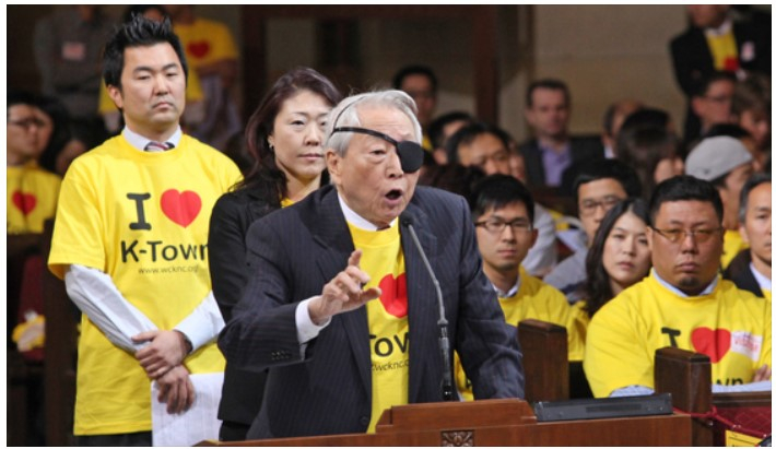 LA시의회에서 열린 공청회에서 민병수 변호사가 단일 선거구 필요성에 대해 발언하고 있다. [중앙포토]