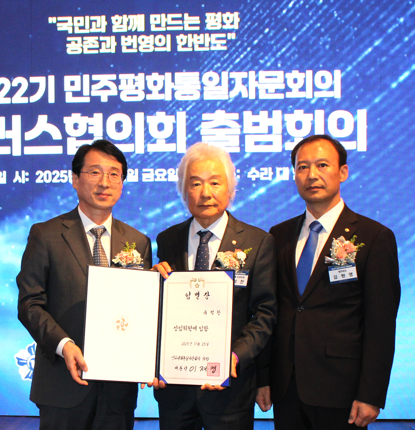 (왼쪽부터) 박학민 사무차장, 유석찬 상임위원, 김원영 협의회장.