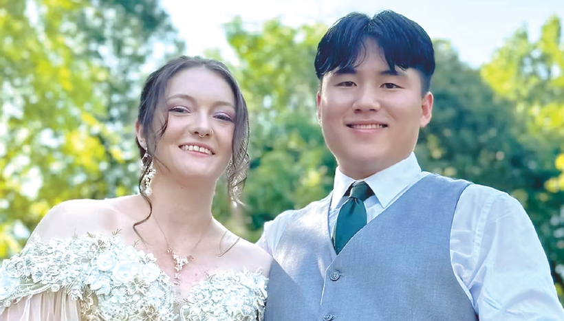 역주행 차량으로 인해 숨진 남편 최순훈 씨와 중상을 입은 최씨의 아내 렉시 월드럽의 결혼사진.  [고펀드미 캡처]