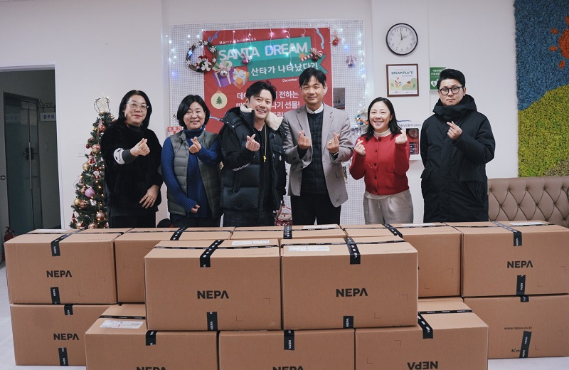 [From left: Kyung-ah Heo, President of Blue Dream Center; Seok-bin Byun, President of Green Dream Center; Eun-joo Park, President of Children’s Blue Center; David Yong, CEO of Evergreen Group; Sieun Kim, CEO of ASEAN Lab; and In-tae Oh, CEO of ZinJJA Company]