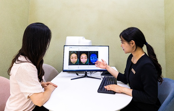 1:1 맞춤 상담 장면.