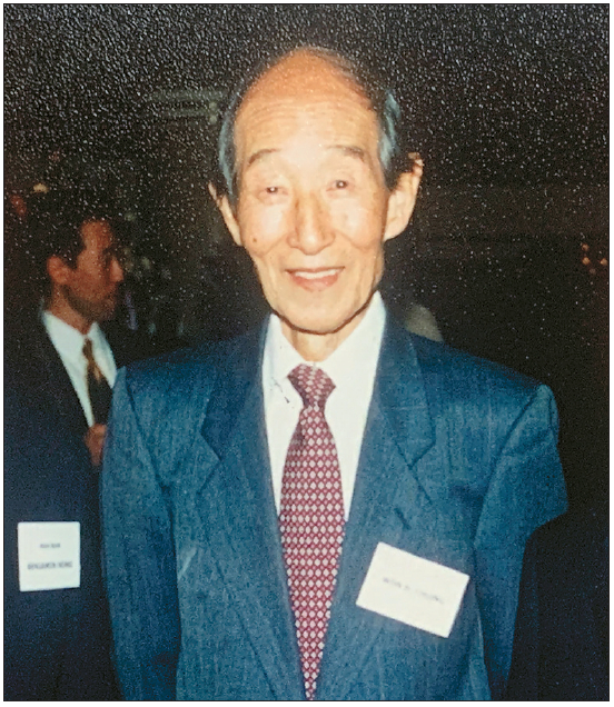 한미은행 설립 기념 행사에 참가한 정 전 행장의 모습.