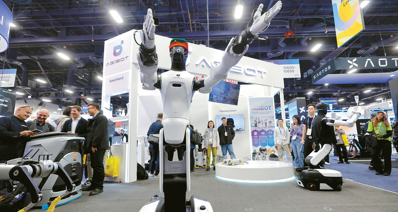 지난 5일부터 9일까지 라스베이거스 컨벤션센터 등에서 열린 세계 최대 IT·가전 전시회 CES 2026에서 애지봇 로봇이 음악에 맞춰 춤을 추고 있다. [로이터]