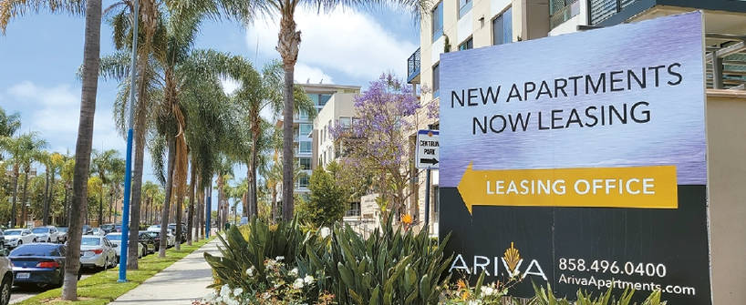 지난해 로컬의 평균 렌트비가 2010년 이후 처음으로 하락한 것으로 조사됐다. 사진은 콘보이 한인타운 인근 커니메사 이스트 지역의 럭셔리 아파트 단지의 전경. [중앙포토]