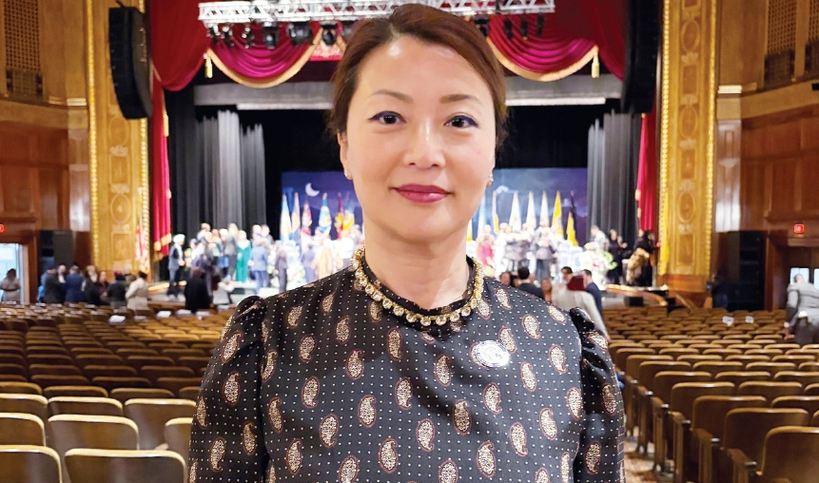 3선에 성공한 엘렌 박 뉴저지주하원의원(민주·37선거구)이 13일 뉴저지주 트렌턴에서 취임 선서를 했다. 박 의원은 이번 회기에도 법사위원장과 예산위원회 부위원장을 맡았고, AAPI 코커스 의장을 맡게 됨에 따라 주의회에서 아시안 커뮤니티의 목소리를 더 강하게 대변할 수 있을 것으로 기대된다.  [엘렌 박 뉴저지주하원의원실]