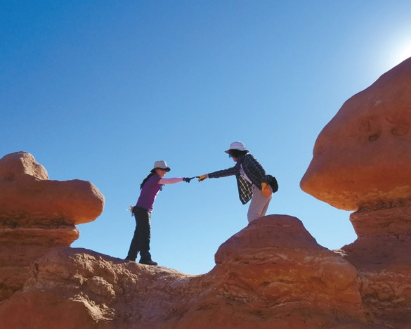 수천 개의 버섯 바위가 늘어선 독특한 침식 지형. 밤이면 은하수가 쏟아진다.