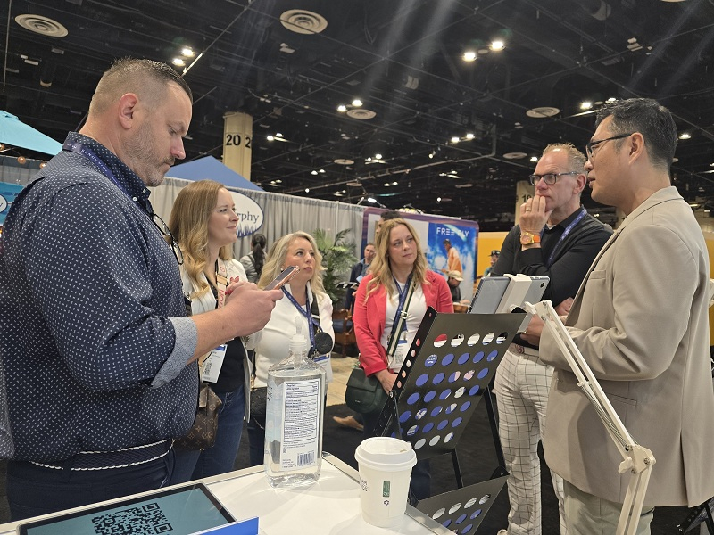 북미 최대 골프 운영사 인바이티드(Invited)와 협력을 논의 중인 염인욱 대표(오른쪽) (사진제공: 스마트스코어)