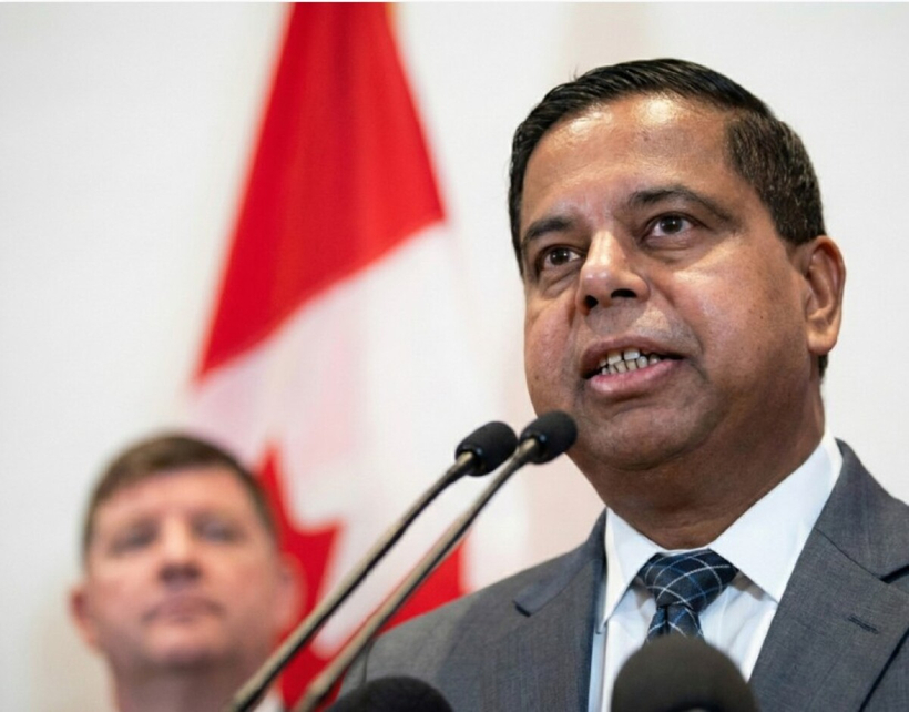 28일 개리 아난다상가리 연방 공공안전부 장관이 써리에서 범죄 피해자 지원을 위한 특단 조치를 발표하고 있다.