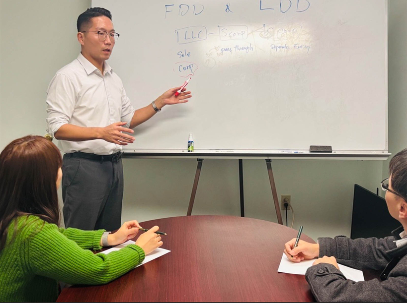 티맥스 그룹이 고객들의 문의 사항에 대해 상세히 설명하는 실사 미팅. [사진 티맥스 그룹]