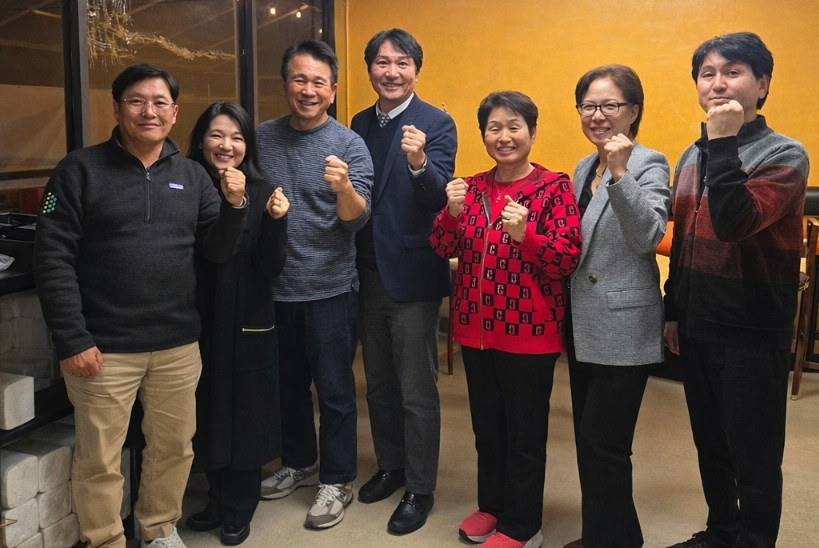 OC체육회 관계자들이 지난달 27일 다이아몬드바의 한식당 'K-토푸 & 딤섬'에서 차기 회장 선거 관련 모임을 가졌다. 왼쪽에서 세 번째가 정철승 선거관리위원장. [OC체육회 제공]