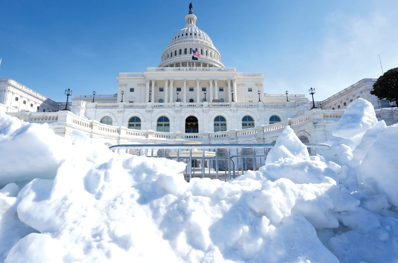 얼어붙은 의사당...연방정부가 지난달 31일 0시 1분부터 부분 셧다운(일시적 업무정지)에 들어간 가운데, 워싱턴DC 연방의회 앞에 눈이 쌓여있는 모습.  [로이터]