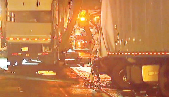 가주에서 교통사고 사망자가 가장 많은 프리웨이로 5번이 꼽혔다. 사진은 지난달 6일 샌타클라리타 5번 프리웨이에서 다중 추돌 사고가 발생해 1명이 숨진 사고 현장. [NBC4 캡처]