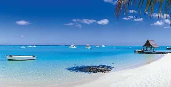 피지 가운데서도 유난히 투명한 물빛으로 사랑받는 티부아 섬.