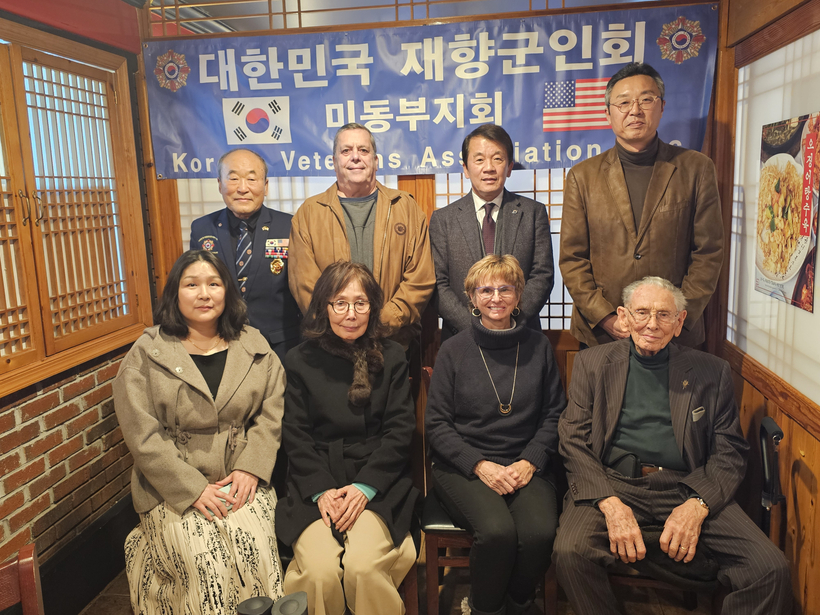  재향군인회 신년 인사회 참석자들이 한 자리에 모였다