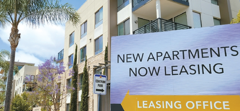 최근 수년간 샌디에이고 카운티 주민들의 소득은 증가세를 나타내고 있지만 주거비용은 소득증가율을 추월한 것으로 밝혀졌다. 사진은 콘보이 한인타운 인근 럭셔리 아파트 단지의 전경. [중앙포토]