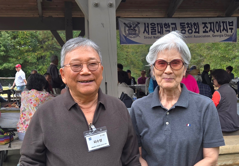 2025년 가을 조지아주에서 열린 서울대 동문 야유회에 참석한 피수영 박사 부부. 그는 1967년 서울대 의과대학을 졸업하고 동대학 부속병원에서 소아과 레지던트를 마쳤다.